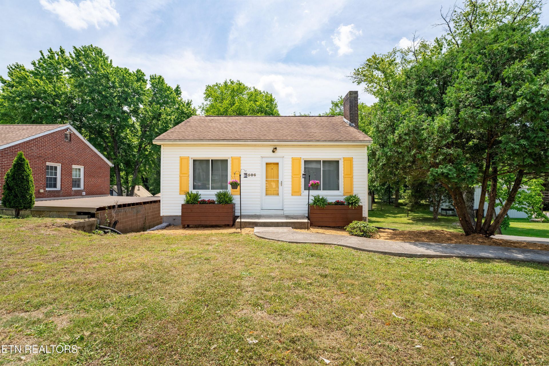 2506 Cedar Lane, Knoxville, TN 37918 Main Photo