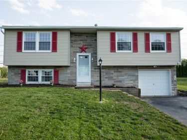 43 Wickwine Lane , Henrietta, NY 14467