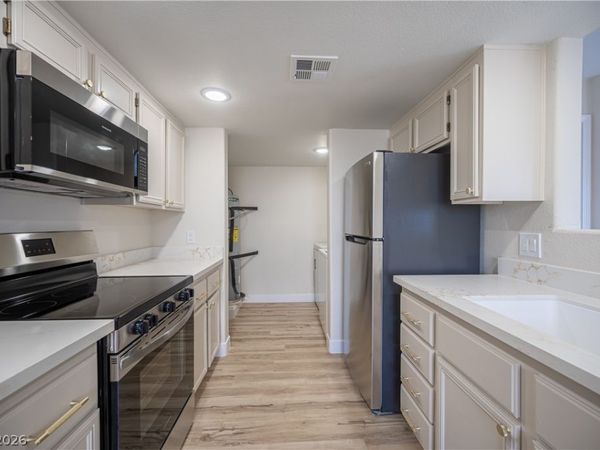 5310 Portavilla Court , Unit 102, Las Vegas, NV 89122