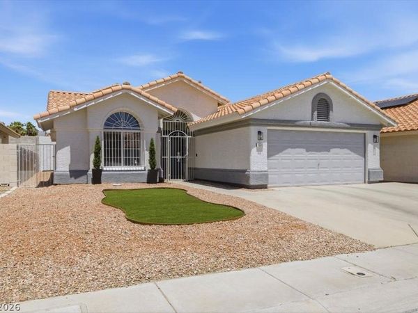 1600 Los Alamos Drive, North Las Vegas, NV 89031