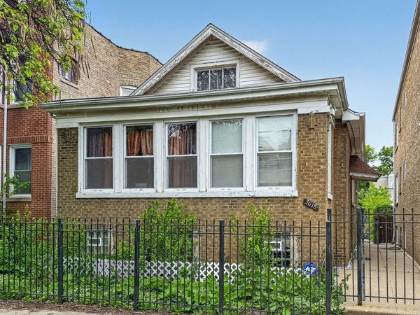 3018 W Gunnison Street , Chicago, IL 60625