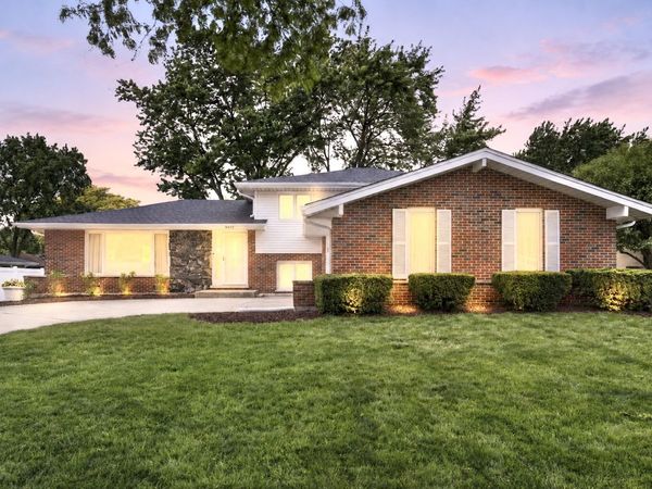 8632 Clifford Drive, Darien, IL 60561