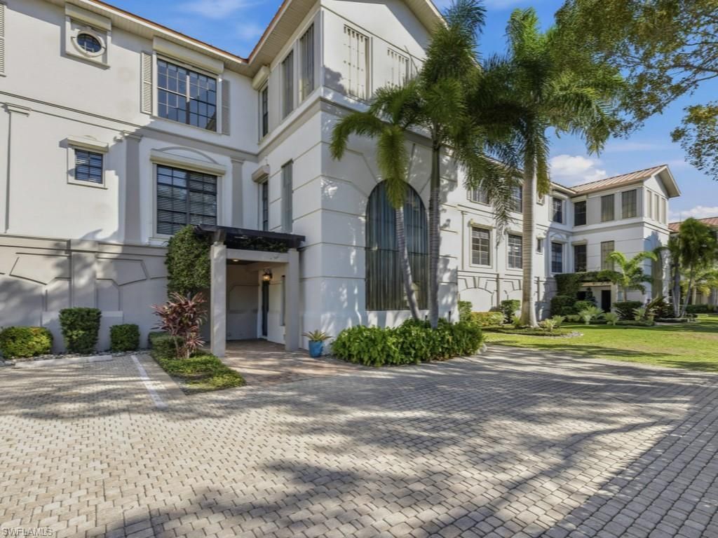705 10th St S, Unit 202, Naples, FL 34102 Photo