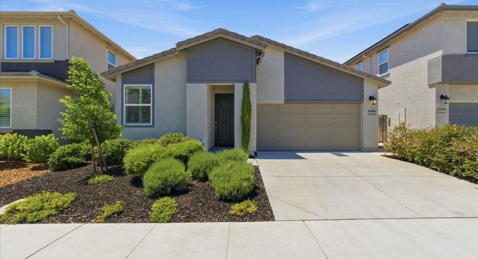 2240 Borealis Cir, Roseville, CA 95747 Photo