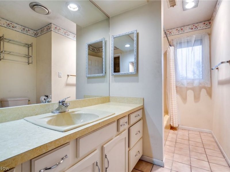 3660 Logan Circle , Akron, OH 44319 Photo 12