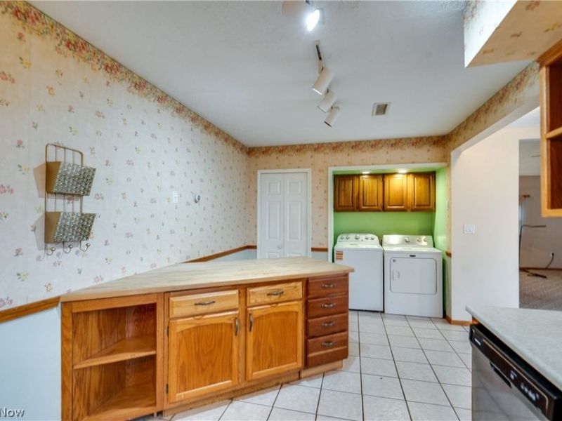 3660 Logan Circle , Akron, OH 44319 Photo 2
