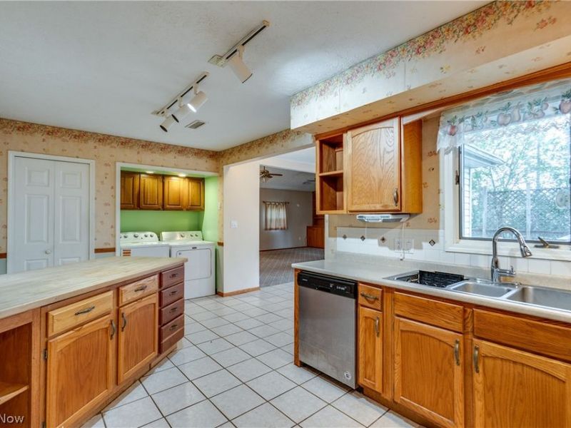 3660 Logan Circle , Akron, OH 44319 Photo 3