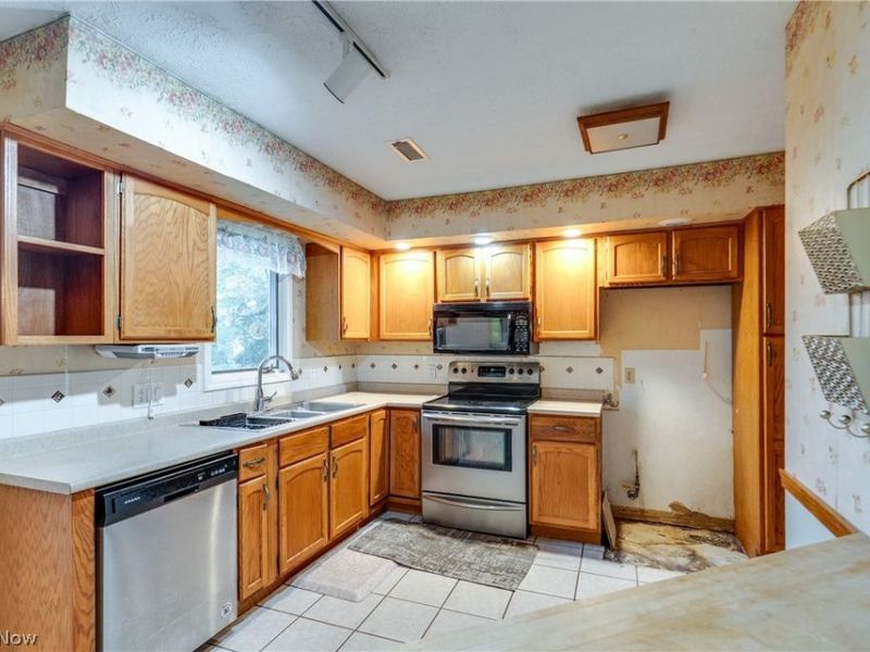 3660 Logan Circle , Akron, OH 44319 Photo 4