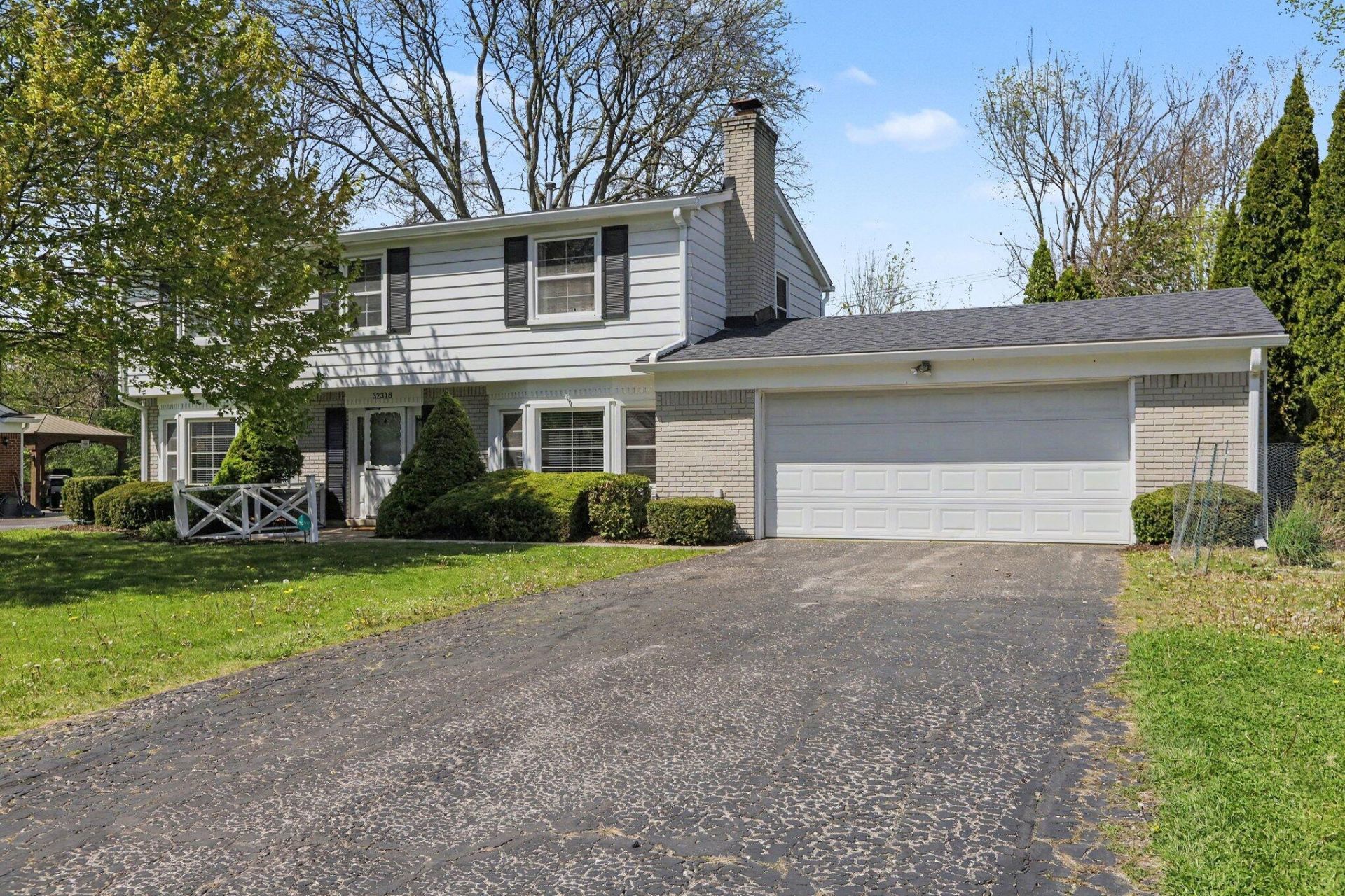 32318 Bonnet Hill Road, Farmington Hills, MI 48334 Main Photo