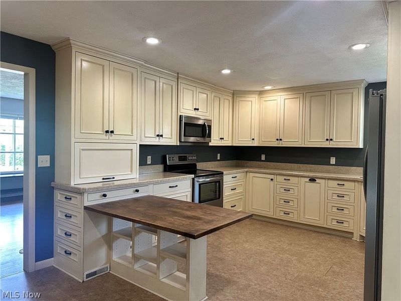 1704 Kenwood, Orrville, OH 44667 Photo 5
