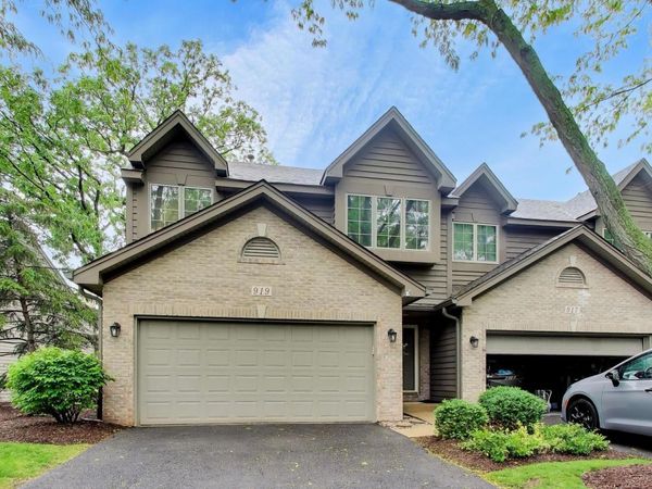 919 Millcreek Circle , Elgin, IL 60123