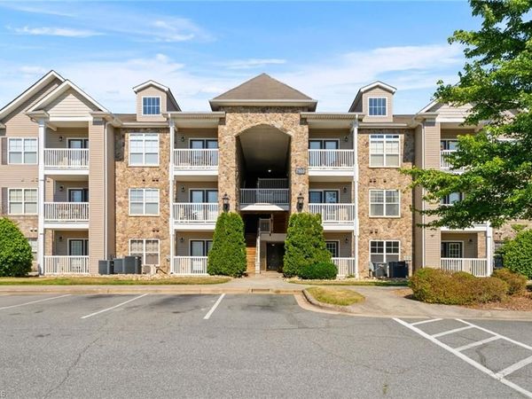 7100 W Friendly Avenue , Unit 105, Greensboro, NC 27410