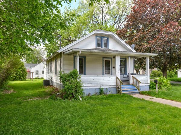 1521 Mineral Point Avenue, Janesville, WI 53548