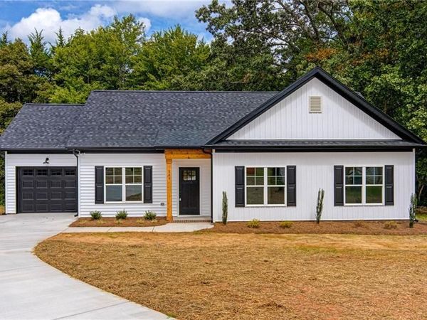 344 Lee Avenue , Yadkinville, NC 27055