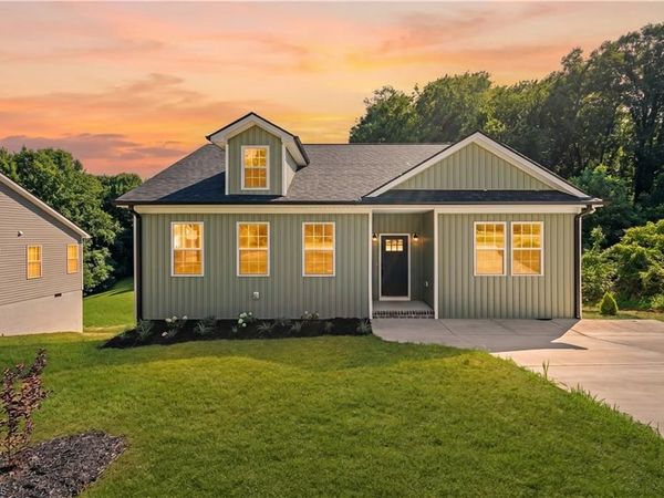 132 Pinnix Street, Jonesville, NC 28642