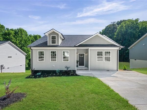 134 Pinnix Street, Jonesville, NC 28642