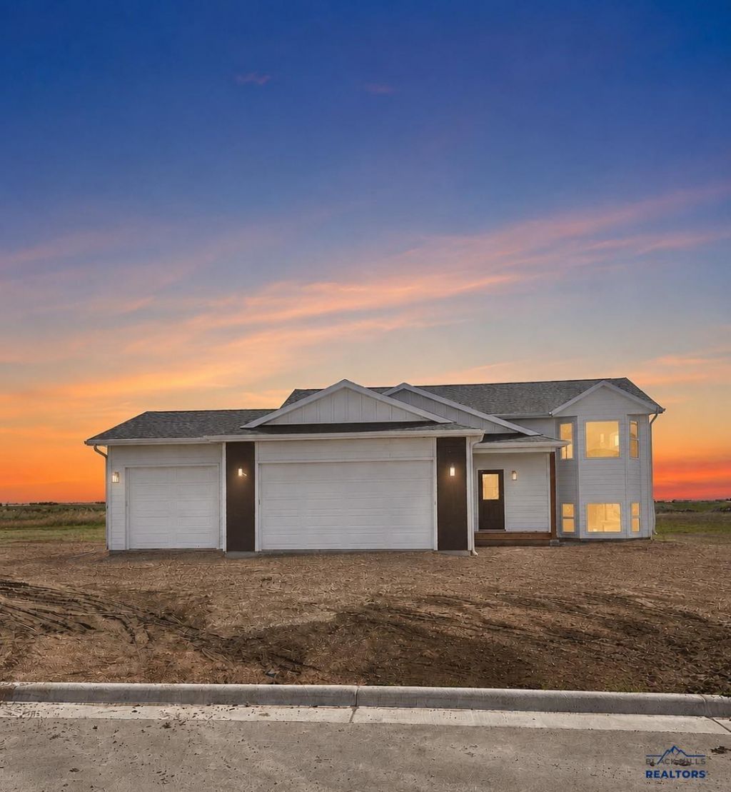 616 Bull Run Dr, Box Elder, SD 57719 Main Photo