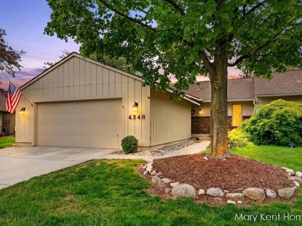 4248 Walnut Hills Lane SE, Unit 65, Grand Rapids, MI 49512
