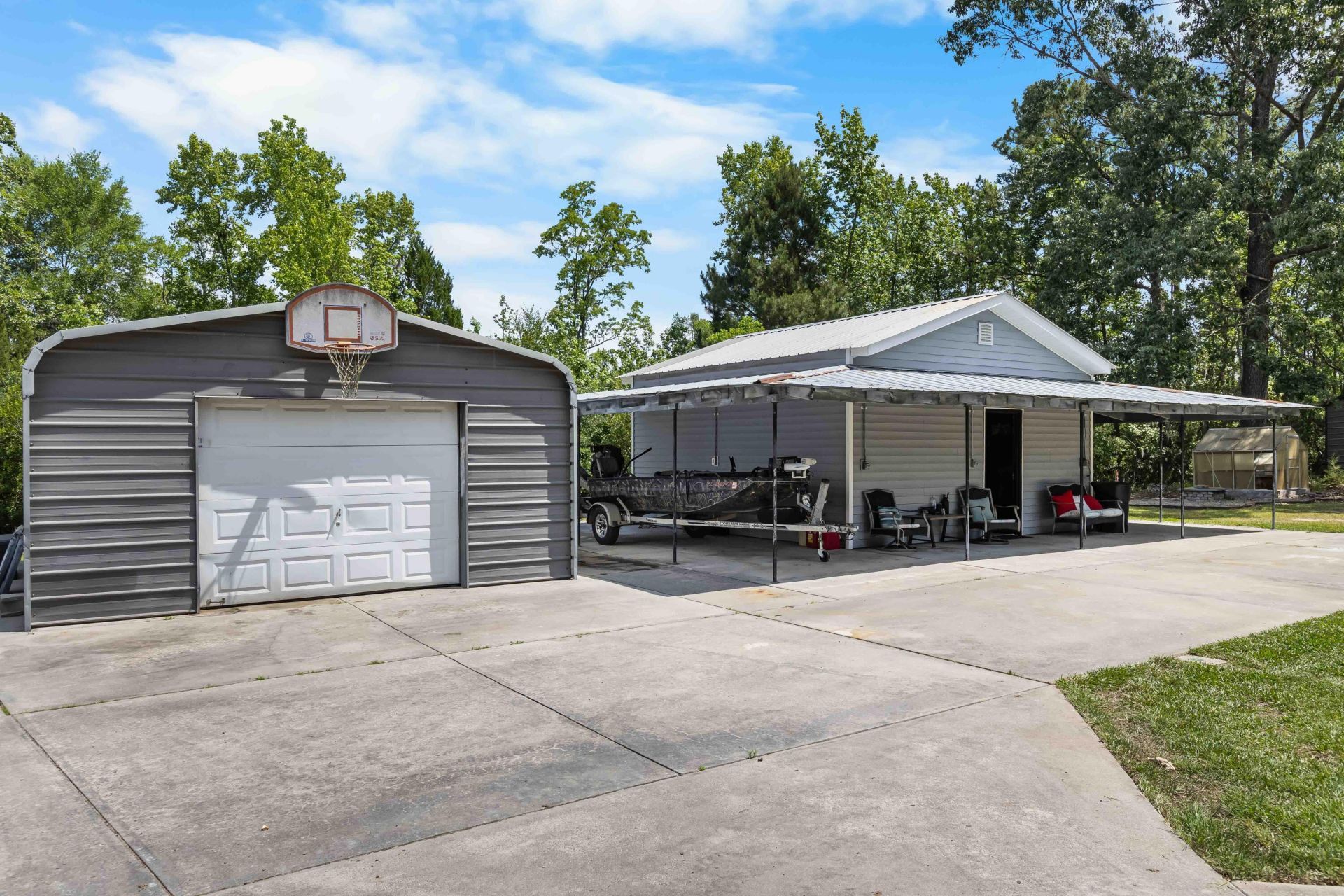 589 Backfield Road Photo 17