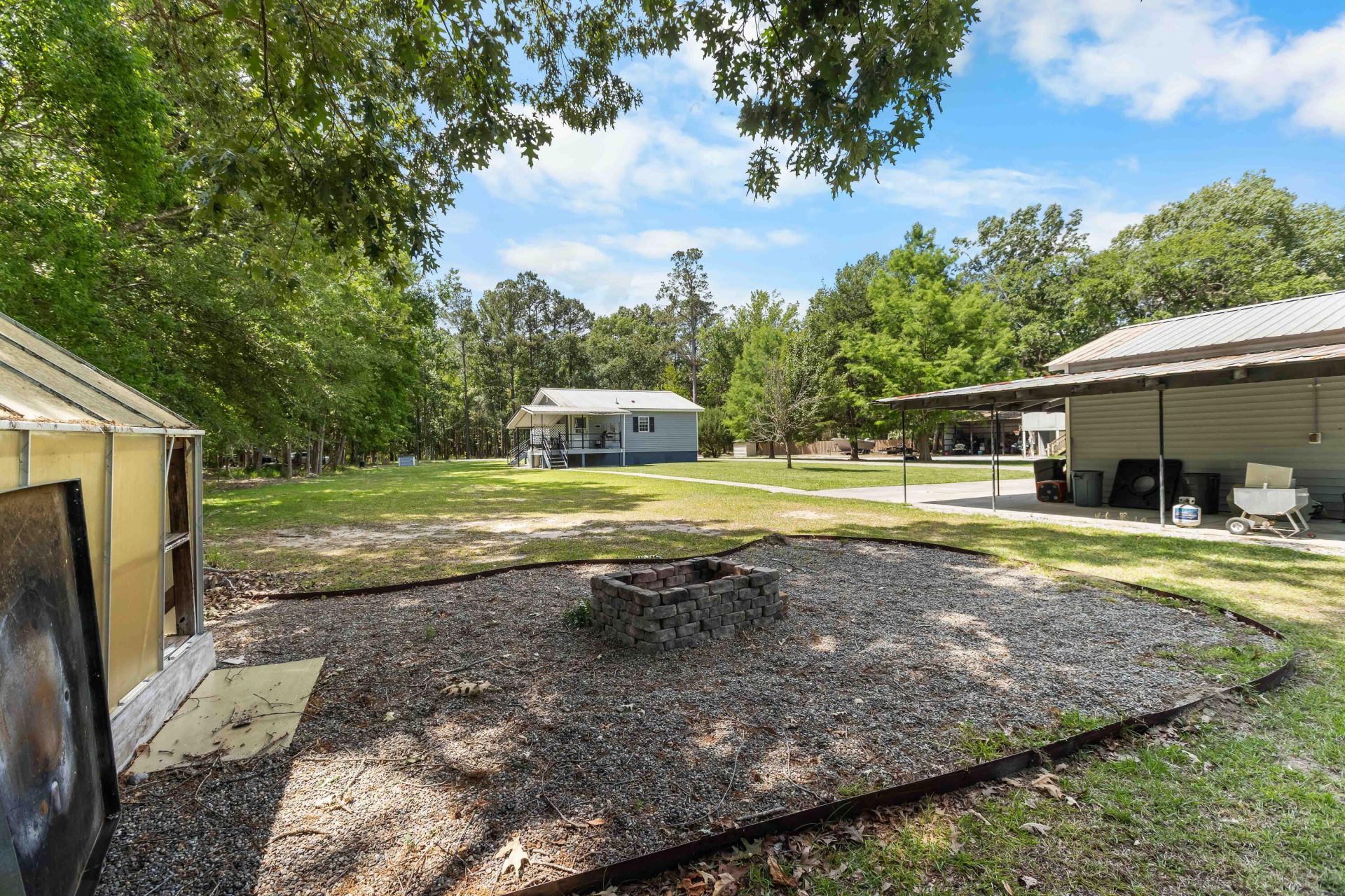 589 Backfield Road Photo 20