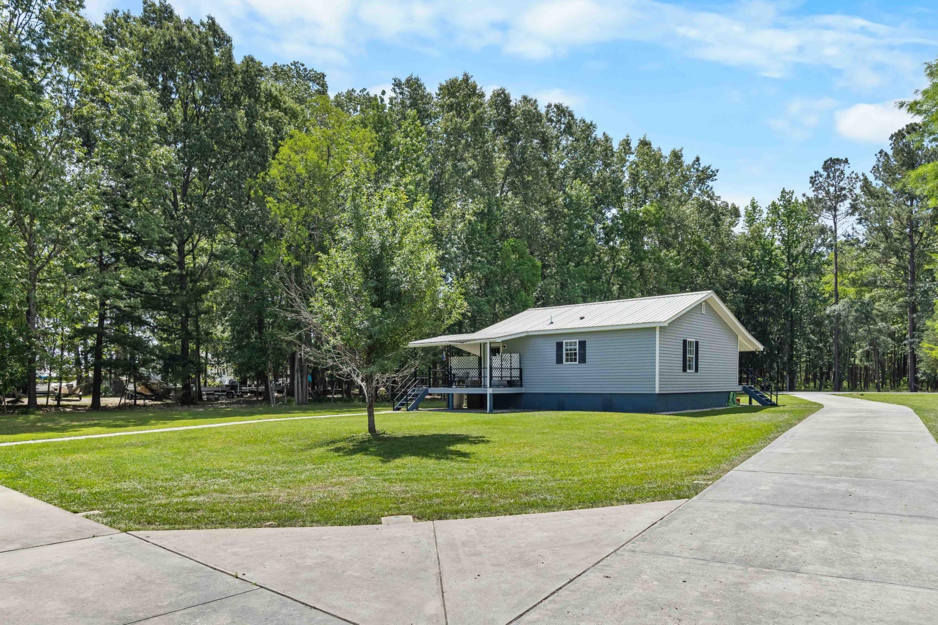 589 Backfield Road Photo 22