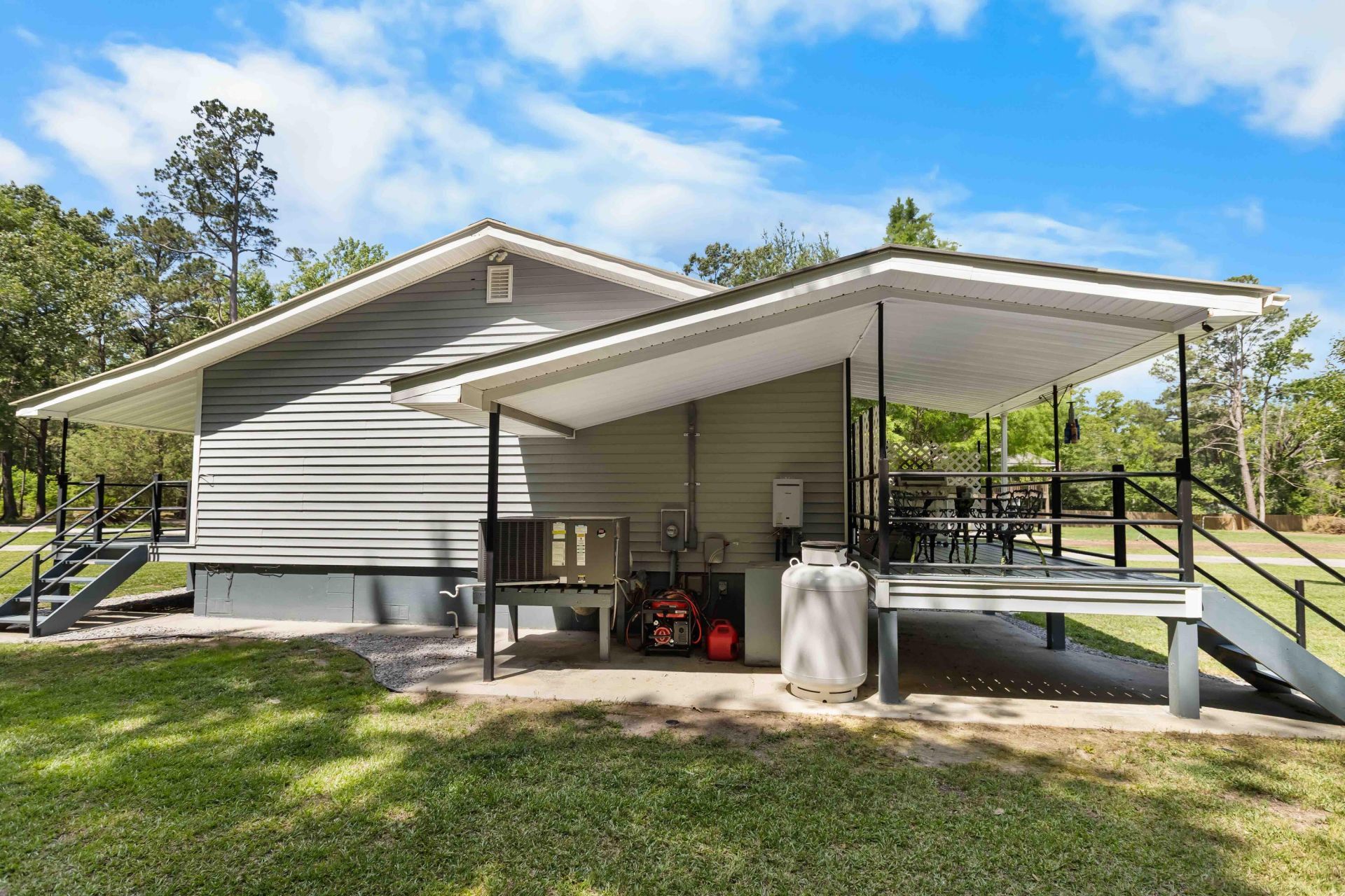 589 Backfield Road Photo 24