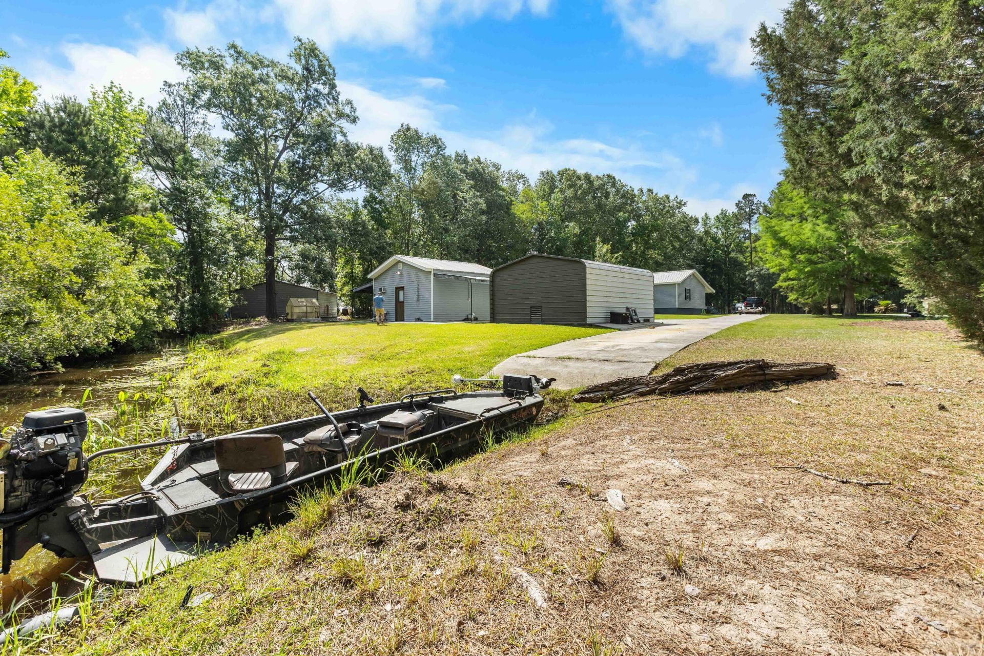 589 Backfield Road Photo 4
