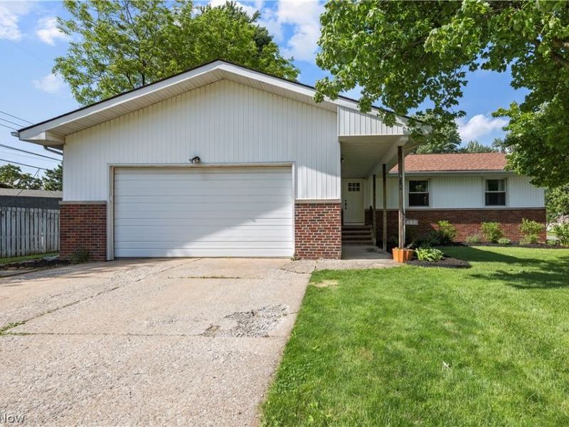 835 Columbia Drive , Amherst, OH 44001 Photo 2
