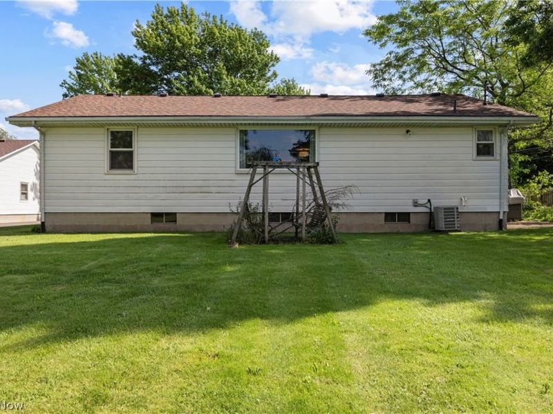 835 Columbia Drive , Amherst, OH 44001 Photo 5