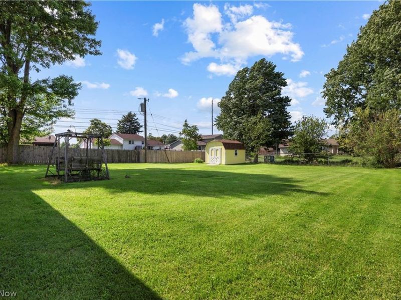 835 Columbia Drive , Amherst, OH 44001 Photo 9