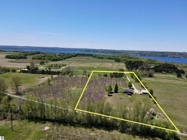 7825 Lake Leelanau Drive S, Traverse City, MI 49684
