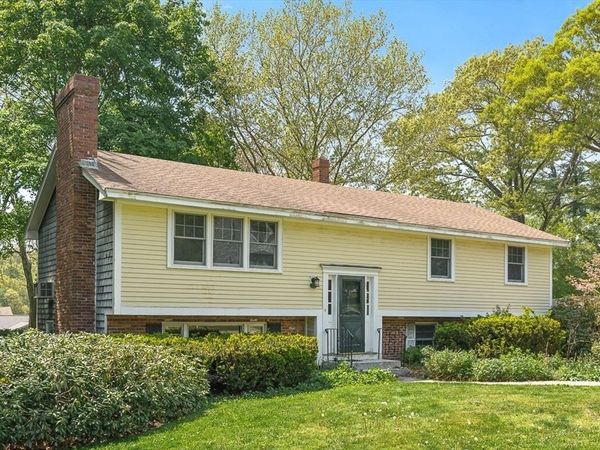 12 Hodgkins Dr, Ipswich, MA 01938