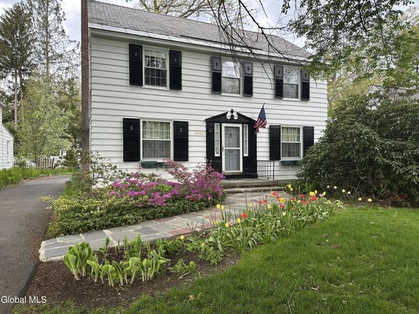 1555 Dean Street, Niskayuna, NY 12309