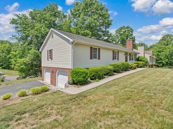 165 Fox Fire, Cloverdale, VA 24077