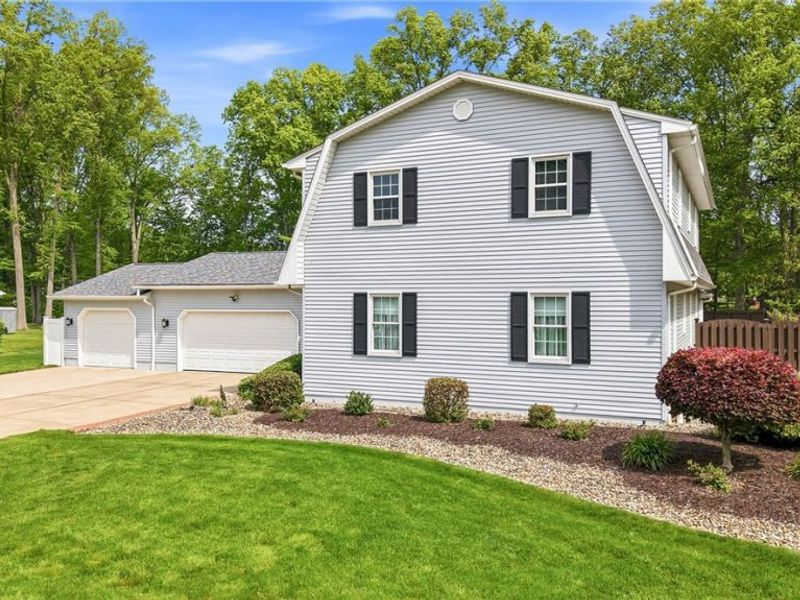 8965 Altura Drive NE, Warren, OH 44484 Photo 2