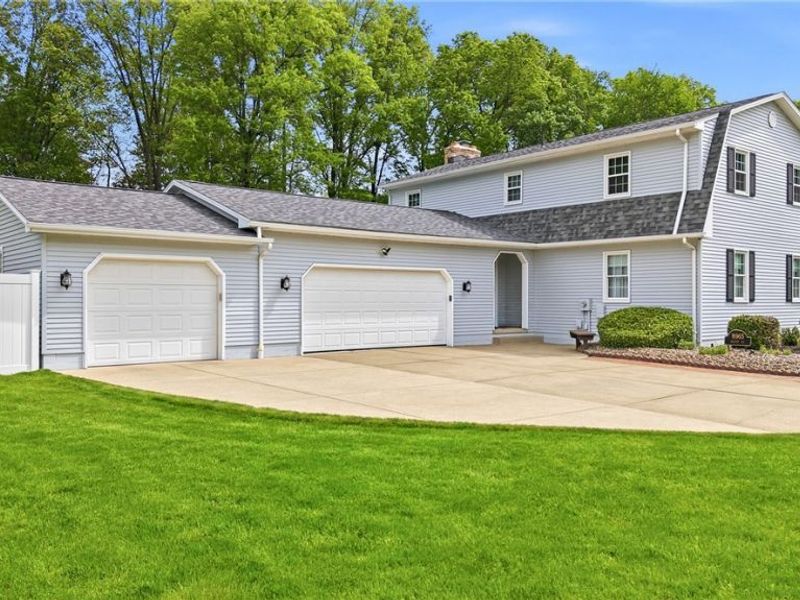 8965 Altura Drive NE, Warren, OH 44484 Photo 3