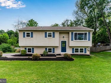 120 BLACK WALNUT DRIVE , ETTERS, PA 17319