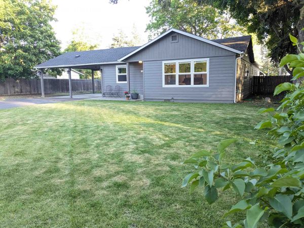 214 E C St, Deer Park, WA 99006