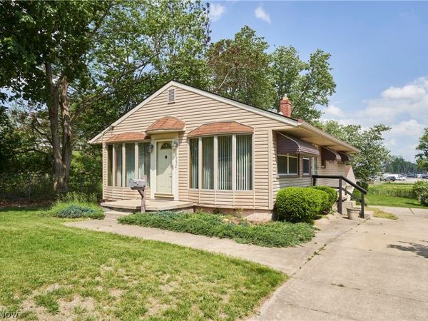 2669 Nesmith Lake Boulevard , Akron, OH 44314