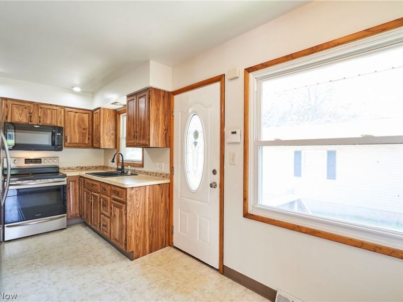 2669 Nesmith Lake Boulevard, Akron, OH 44314 Photo 21