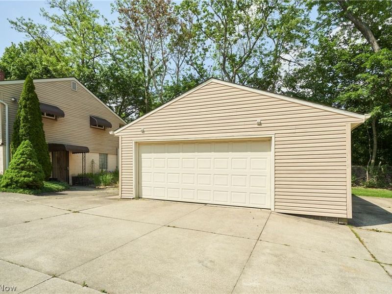 2669 Nesmith Lake Boulevard, Akron, OH 44314 Photo 4