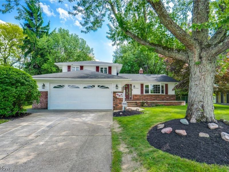 6366 Dunfield Drive, Mayfield Heights, OH 44143 Photo 1