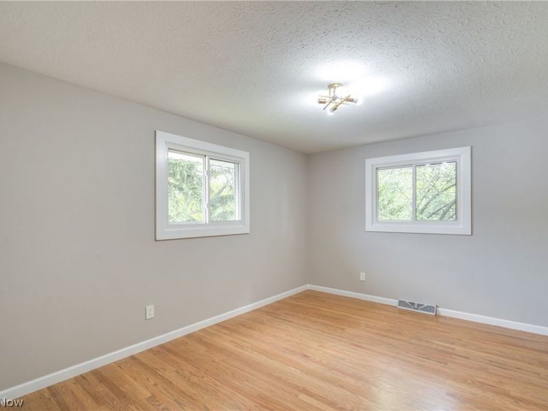 6366 Dunfield Drive, Mayfield Heights, OH 44143 Photo 10