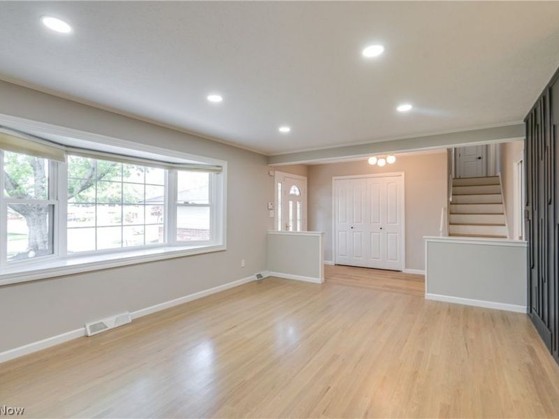 6366 Dunfield Drive, Mayfield Heights, OH 44143 Photo 11