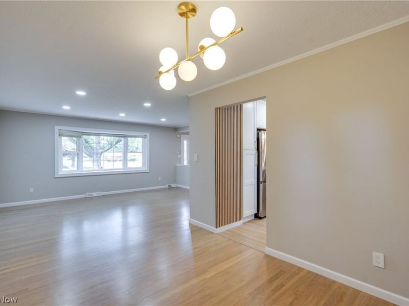 6366 Dunfield Drive, Mayfield Heights, OH 44143 Photo 12