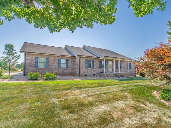 151 Meadow Oaks Drive , Statesville, NC 28625