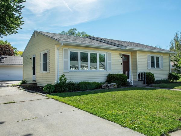 915 SW 1st Street , Waverly, IA 50677
