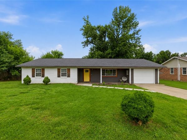 703 NW J Street , Bentonville, AR 72712
