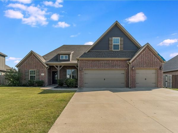 421 Romano Avenue, Tontitown, AR 72762