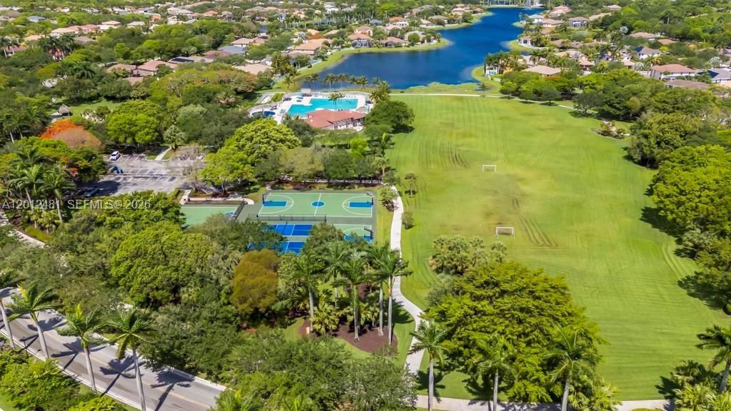 4421 Dogwood Cir , Weston, FL 33331 Photo